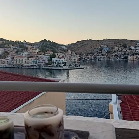 펜션 Pitini Nikos House 시미