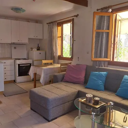 Pitini Nikos House *